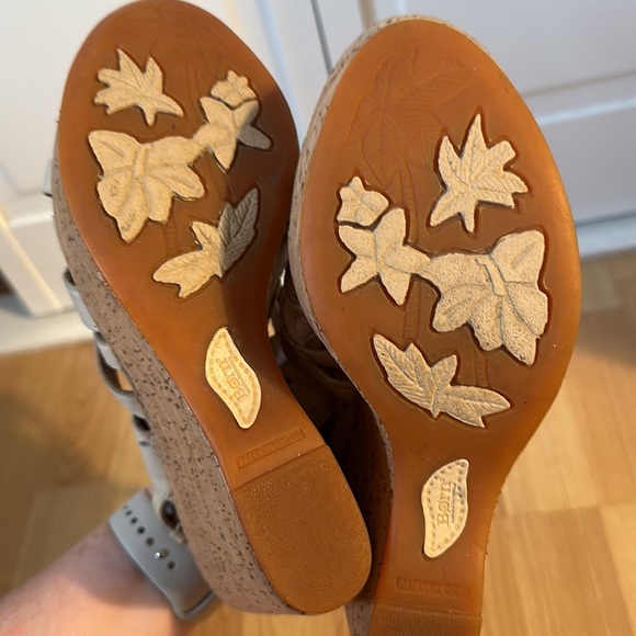 ~BORN~ EUC~Born Cream Leather "Marlys Wedge Sandal 9/40.4 - Picture 5 of 5